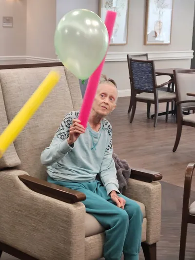 Linda - Balloon Noodle Game