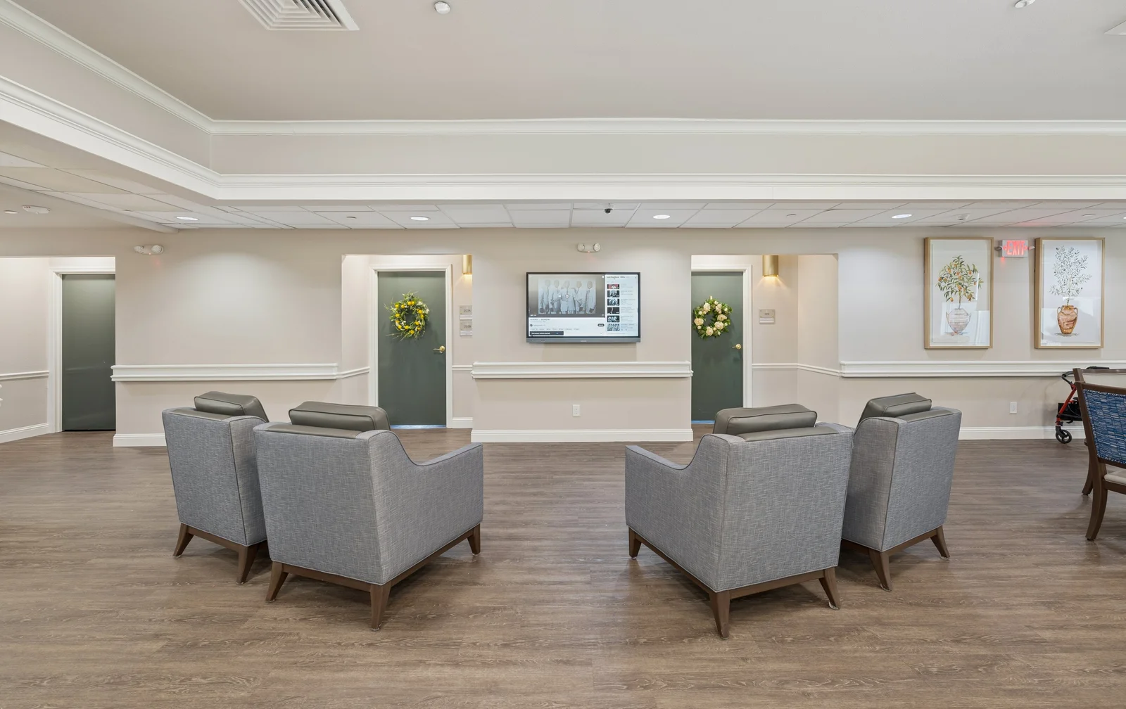 Memory care common room with TV and comfortable seating